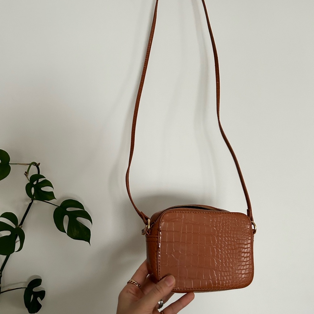 Croc-Embossed Tan Everyday Crossbody